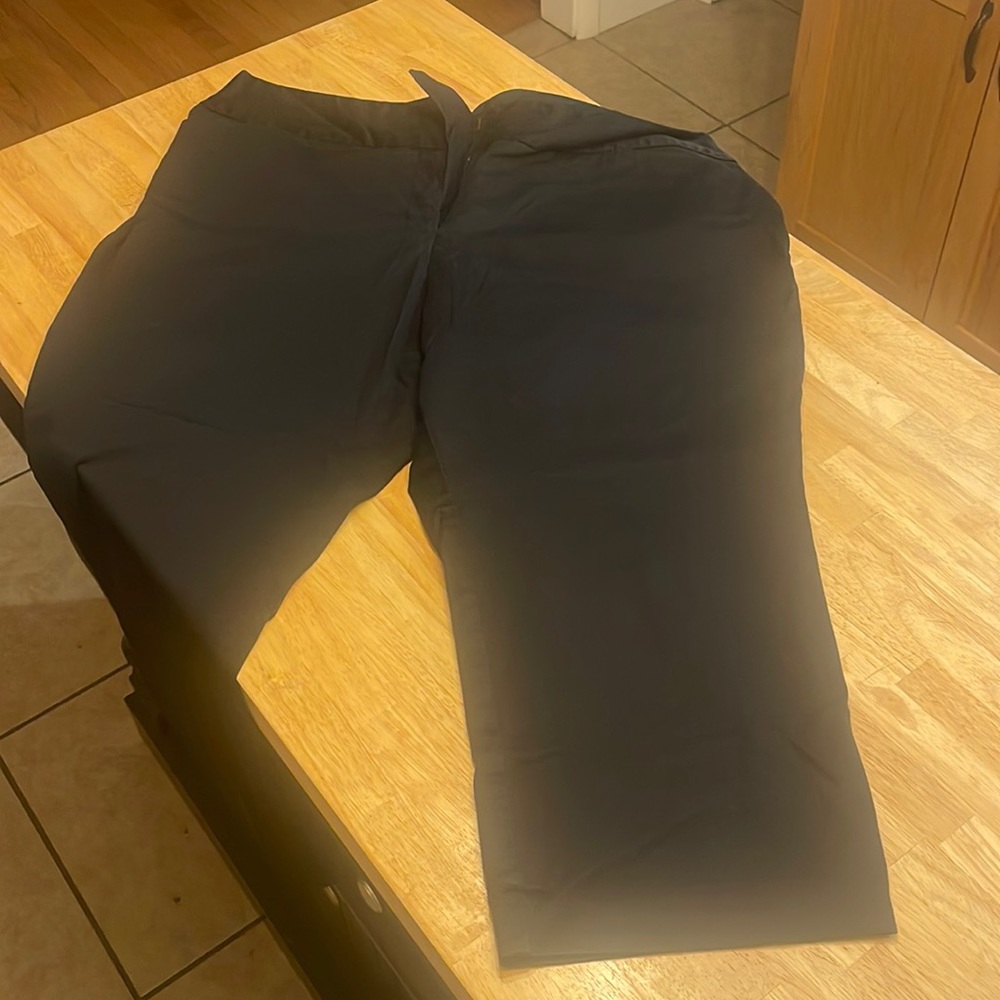NWOT Worthington black capri pants - Modern Fit- Size 18